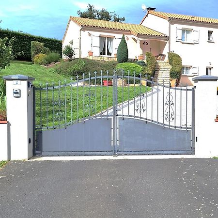 Chambre D'Hote Chez Nathalie & Roland Bed & Breakfast Massiac Exterior foto