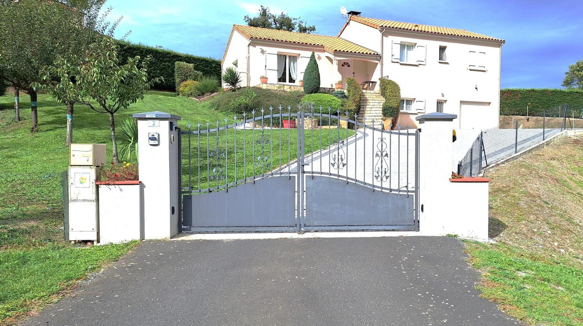 Chambre D'Hote Chez Nathalie & Roland Bed & Breakfast Massiac Exterior foto